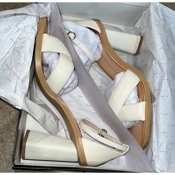 Dolce Vita Farah Ankle Strap Heels Ivory Buckle Closure Block Heel Sz 9.5 - Picture 3 of 5